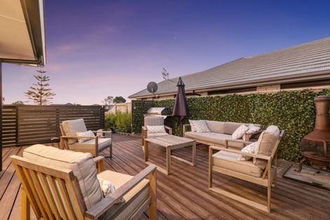 Photo of property in 4 Harding Drive, Papamoa Beach, Papamoa, 3118