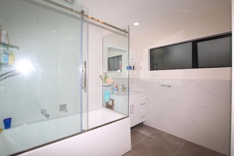 Photo of property in 90c Rosier Road, Glen Eden, Auckland, 0602