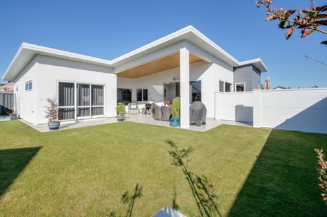 Photo of property in 6 Ruahine Road, Poraiti, Napier, 4112