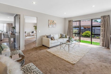 Photo of property in 9 Mirabell Place, Golflands, Auckland, 2013