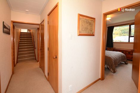 Photo of property in 35 Pioneer Crescent, Helensburgh, Dunedin, 9010