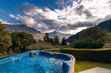 Photo of property in 18 Mckerrow Place, Sunshine Bay, Queenstown, 9300