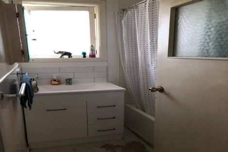 Photo of property in 7 Alma Street, Te Atatu South, Auckland, 0610