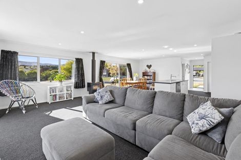Photo of property in 2 Criffel Place, Luggate, Wanaka, 9383