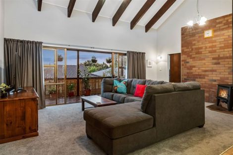 Photo of property in 13 Hiwihau Place, Glenfield, Auckland, 0629