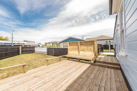 Photo of property in 65 Carlton Avenue, Gonville, Wanganui, 4501