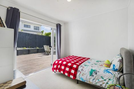 Photo of property in 2/4 Kenneth Hopper Place, Manly, Whangaparaoa, 0930
