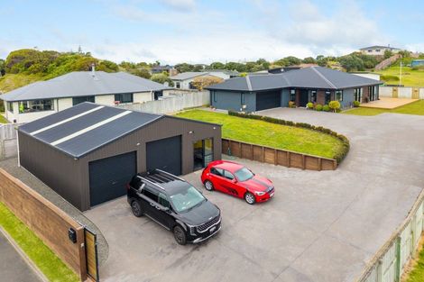 Photo of property in 5 Golf Vue Place, Castlecliff, Whanganui, 4501