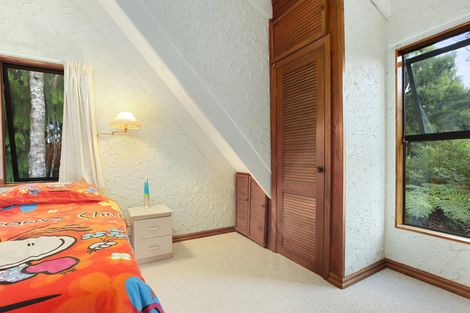 Photo of property in 25 Napuka Road, Henderson Valley, Auckland, 0612