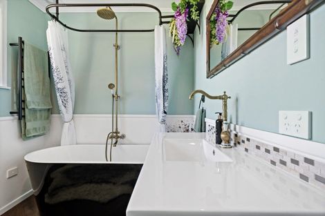 Photo of property in 1132a Old North Road, Helensville, Waimauku, 0882