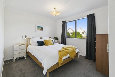 Photo of property in 5 Ladbrooke Drive, Newlands, Wellington, 6037