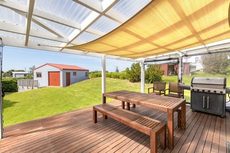 Photo of property in 47 Pinedale Crescent, Riversdale Beach, Masterton, 5872