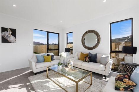 Photo of property in 11 Len Ireland Drive, Kumeu, 0810