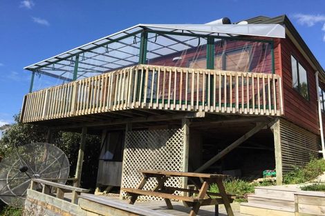 Photo of property in 1/21 Jumento Place, Unsworth Heights, Auckland, 0632