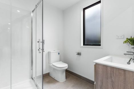 Photo of property in 2/8 Chivalry Road, Glenfield, Auckland, 0629