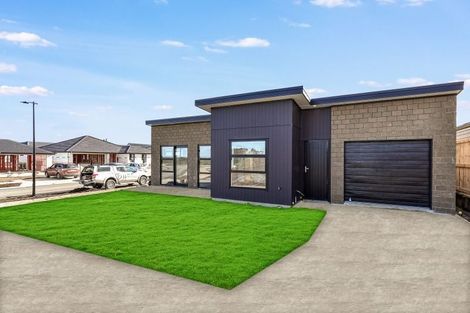 Photo of property in 73 Waruhia Crescent, Rototuna North, 3281