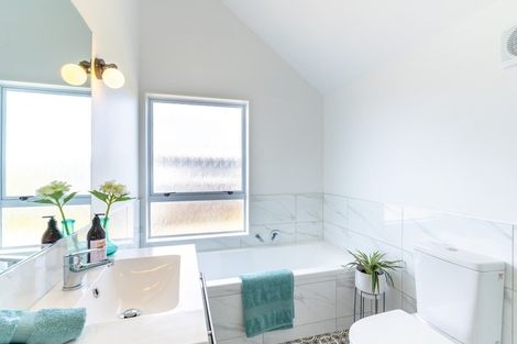 Photo of property in 33c Mana Esplanade, Paremata, Porirua, 5026