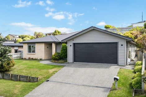 Photo of property in 17 Kaimai Place, Aotea, Porirua, 5024