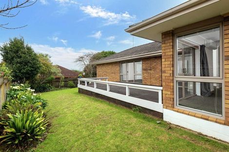 Photo of property in 8 Crescent Hills Court, Northpark, Auckland, 2013