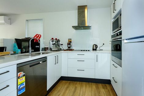 Photo of property in 16 Wheatsheaf Lane, Heathcote Valley, Christchurch, 8022