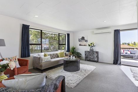 Photo of property in 12 Orewa Heights Crescent, Orewa, 0931