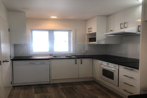 Photo of property in 2/4 John Jennings Drive, Oteha, Auckland, 0632