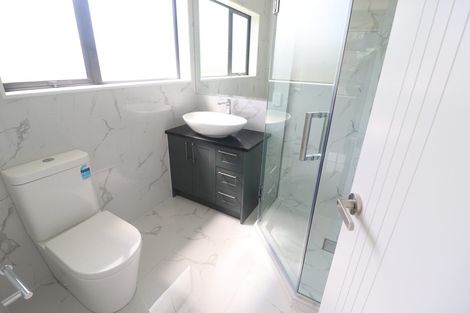 Photo of property in 6c St Catherine Crescent, West Harbour, Auckland, 0618