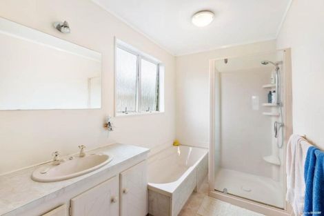 Photo of property in 34 Akoranga Drive, Northcote, Auckland, 0627
