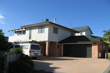 Photo of property in 13 Cayman Place, Unsworth Heights, Auckland, 0632