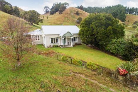 Photo of property in 54/56 Ongo Road, Hunterville, 4730