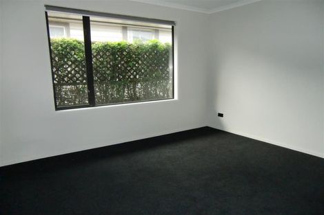 Photo of property in 28 Queens Road, Glen Avon, New Plymouth, 4312