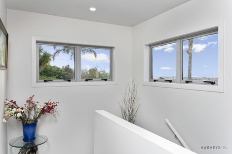 Photo of property in 11 Deane Avenue, Titirangi, Auckland, 0604