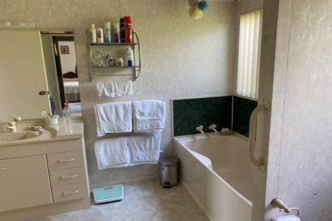 Photo of property in 35 Yorke Road, Haruru, 0204