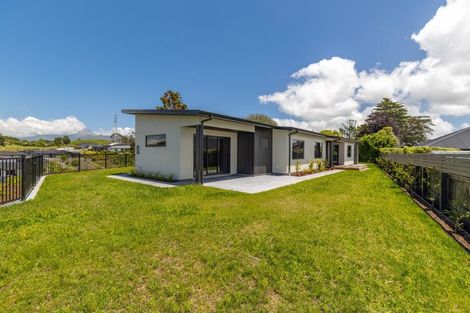 Photo of property in 2 Marsden Place, Hurworth, New Plymouth, 4310