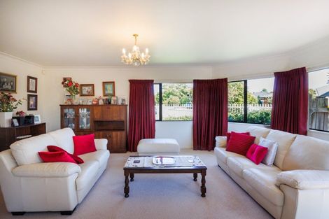 Photo of property in 7 Jasmine Place, Fitzherbert, Palmerston North, 4410