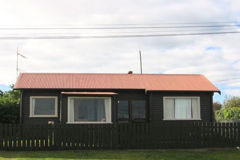 Photo of property in 43 Hartley Street, Foxton Beach, Foxton, 4815