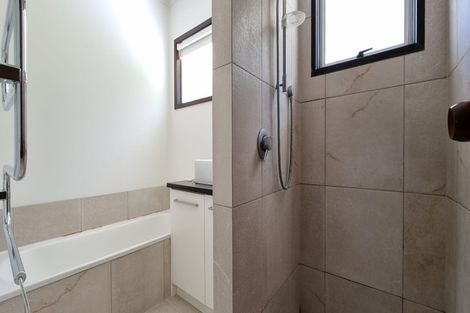 Photo of property in 9 Menear Lane, Hillcrest, Auckland, 0627