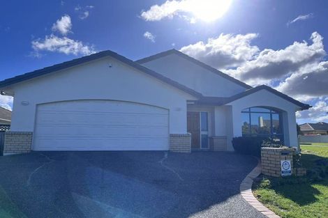 Photo of property in 1 Claremont Way, East Tamaki Heights, Auckland, 2016