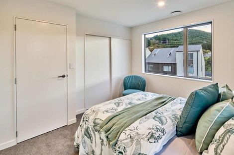 Photo of property in 9 Ara Paiwhenua, Tawa, Wellington, 5028