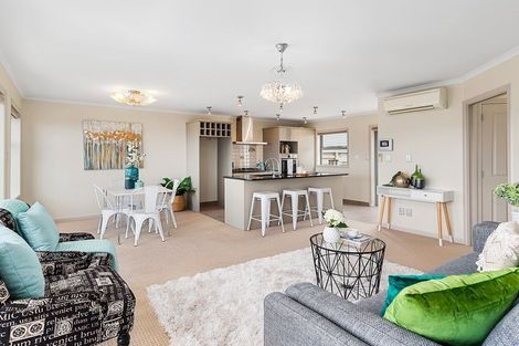 Photo of property in 52a Mandalay Terrace, Khandallah, Wellington, 6035