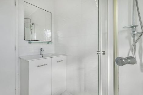Photo of property in 1/2 Roberts Road, Glenfield, Auckland, 0629