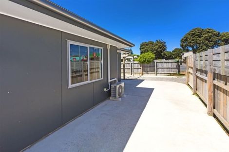 Photo of property in 12 Whitehouse Road, Titahi Bay, Porirua, 5022