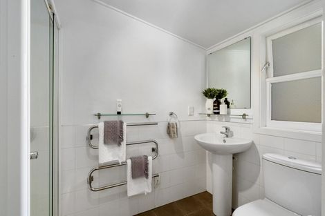 Photo of property in 8 Woodstock Place, Hokowhitu, Palmerston North, 4410