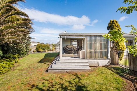 Photo of property in 18 Thomas Place, Foxton Beach, Foxton, 4815