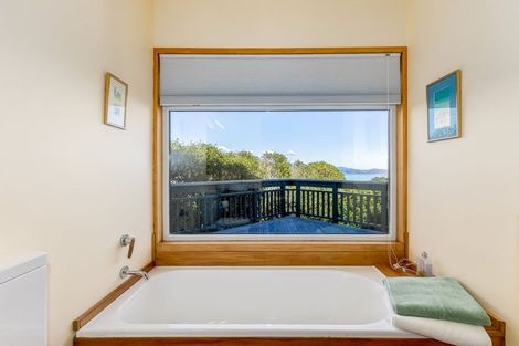 Photo of property in 1 Maple Grove, Maungaraki, Lower Hutt, 5010