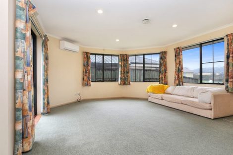 Photo of property in 12 Farnham Close, Rototuna North, Hamilton, 3210