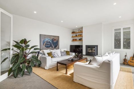 Photo of property in 1/56 Castor Bay Road, Castor Bay, Auckland, 0620