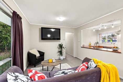 Photo of property in 4 Cedar Heights Avenue, Massey, Auckland, 0614