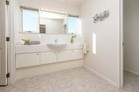 Photo of property in 2/132 Millhouse Drive, Northpark, Auckland, 2013