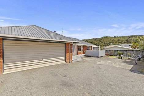 Photo of property in 157a Waikawa Road, Picton, 7220